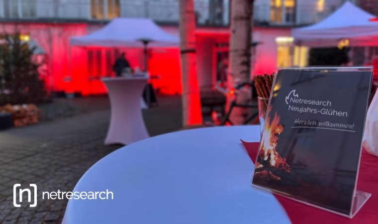 Netresearch Neujahrs-Gluehen 2025: Tischdekoration